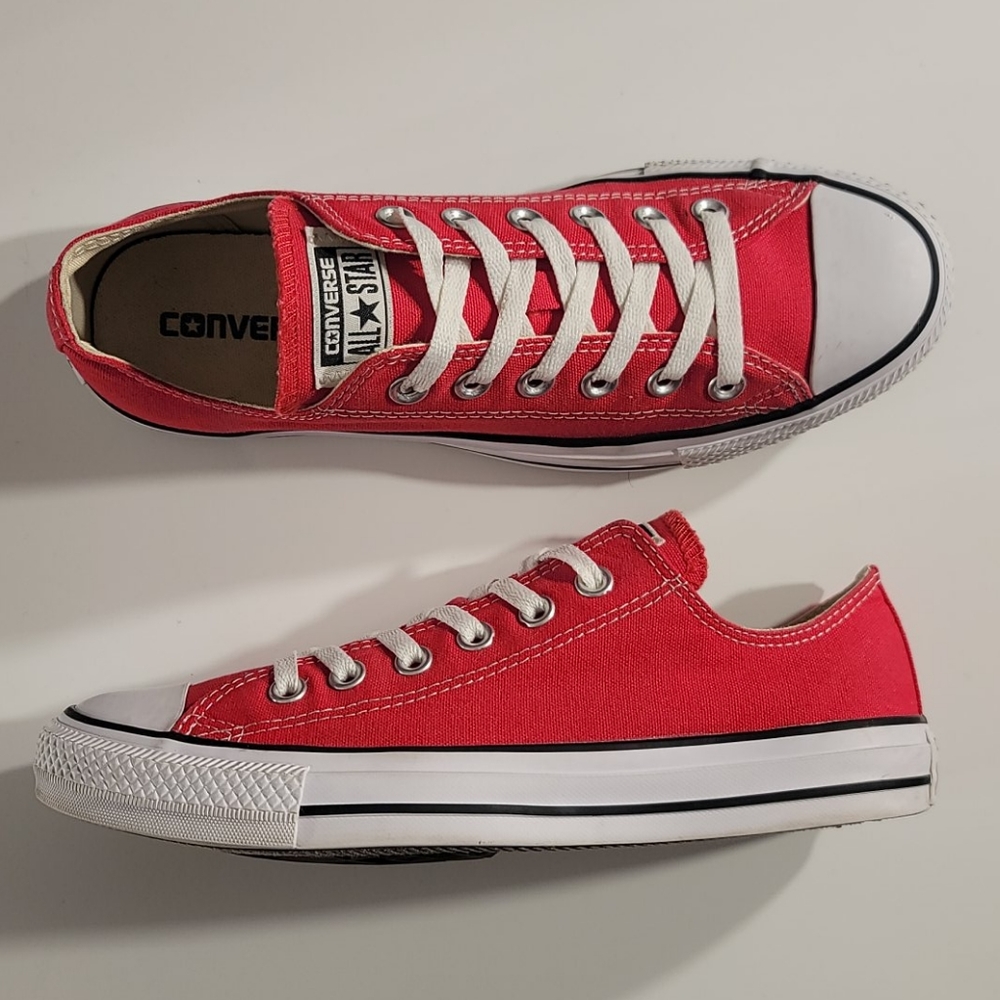 CONVERSE ALL-STAR LOWTOPS,  WOMANS SIZE 9 EUC